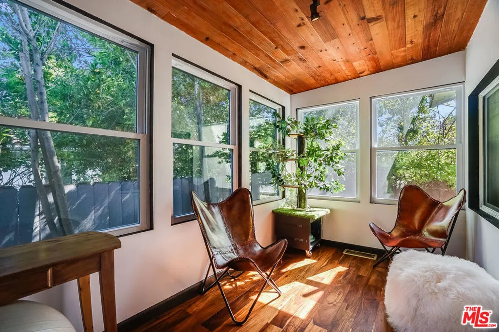 1165 Cherokee Topanga, CA 90290