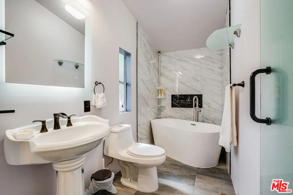 1165 Cherokee Topanga, CA 90290
