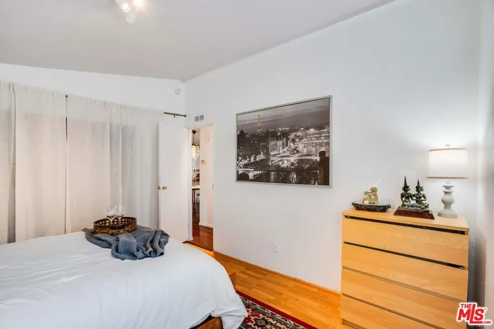 1165 Cherokee Topanga, CA 90290