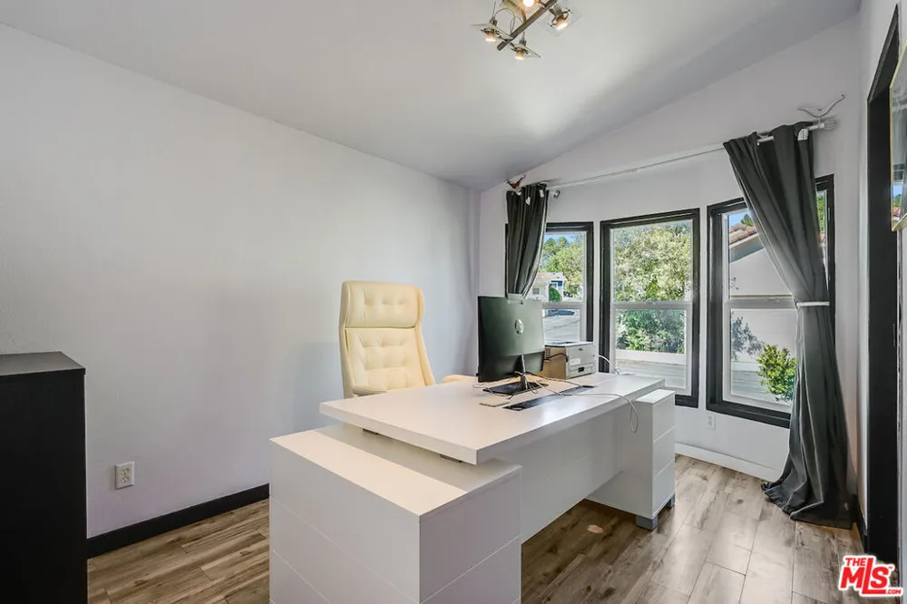 1165 Cherokee Topanga, CA 90290