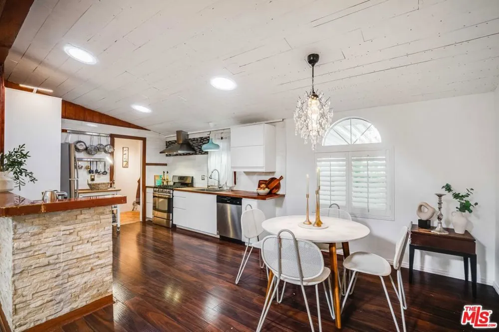 1165 Cherokee Topanga, CA 90290