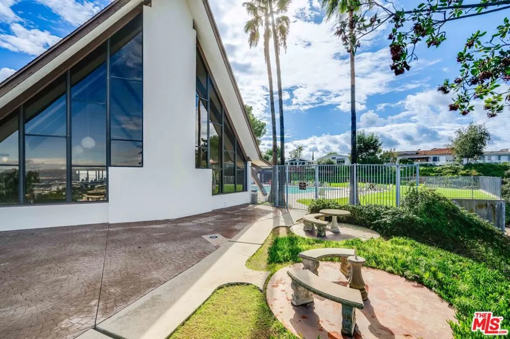 1165 Cherokee Topanga, CA 90290