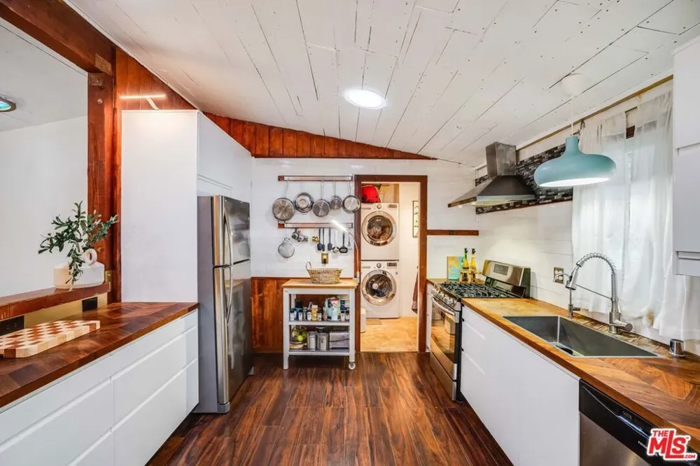 1165 Cherokee Topanga, CA 90290