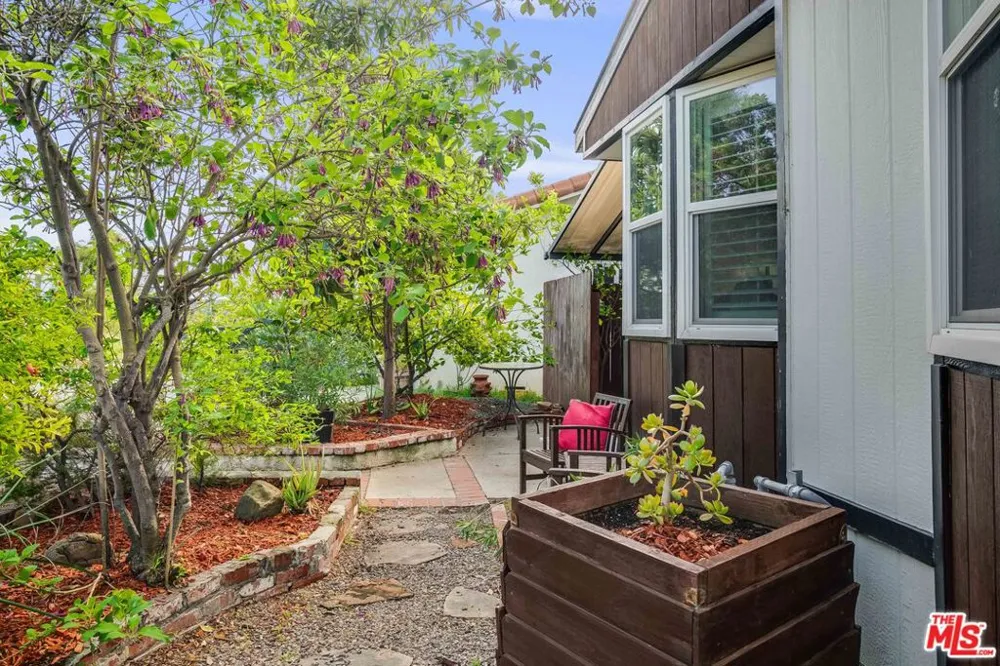 1165 Cherokee Topanga, CA 90290