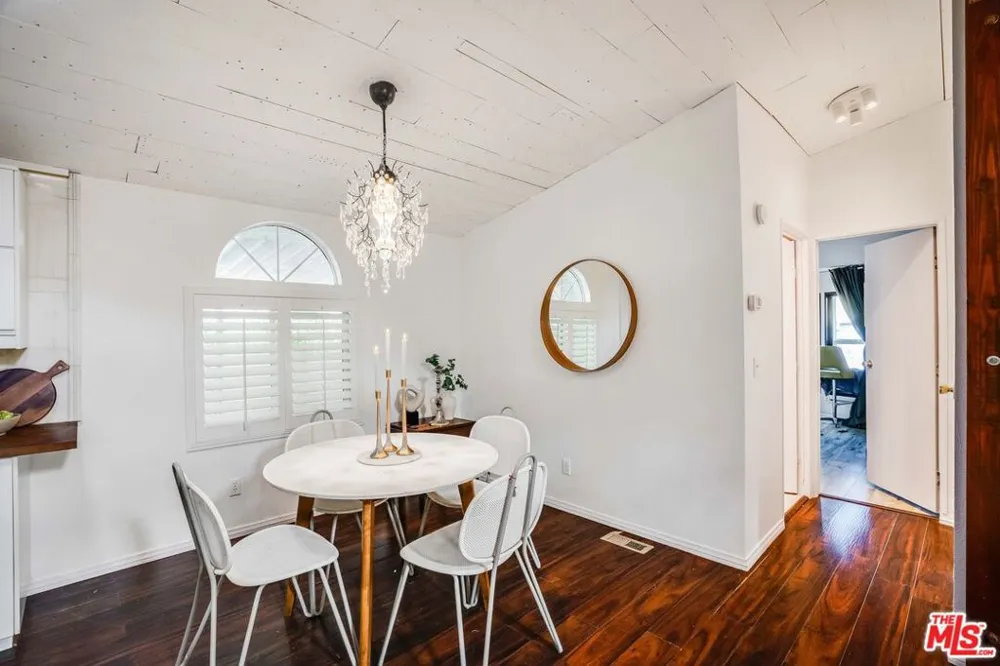 1165 Cherokee Topanga, CA 90290