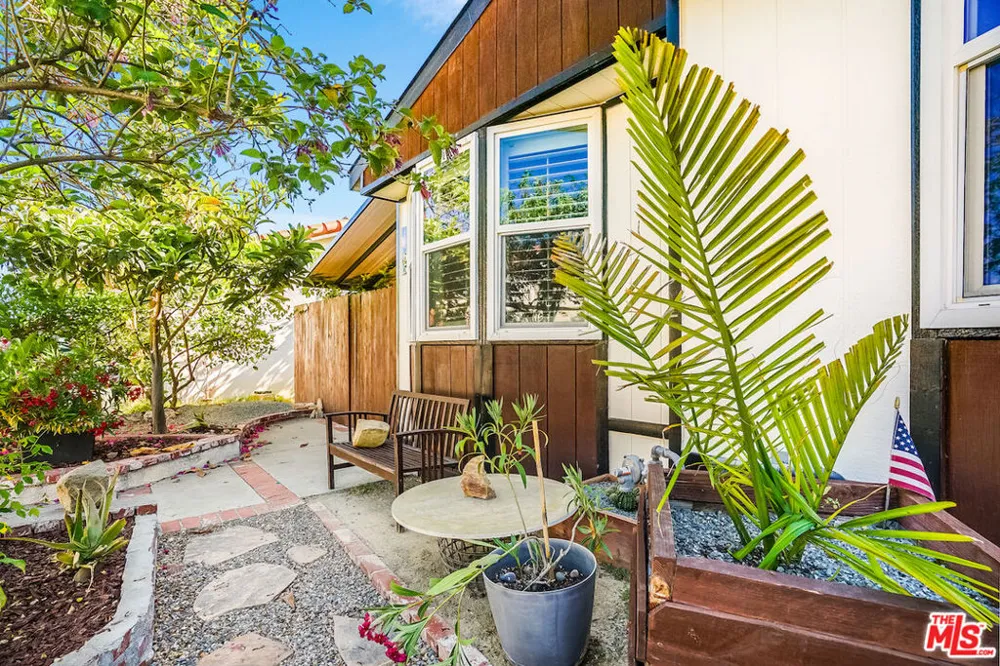 1165 Cherokee Topanga, CA 90290