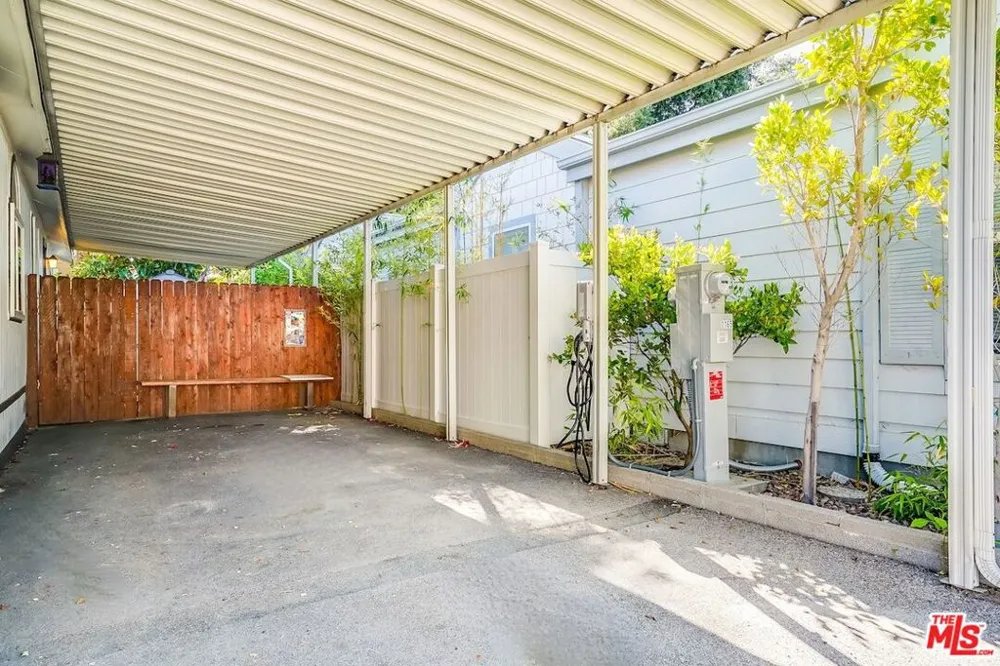 1165 Cherokee Topanga, CA 90290