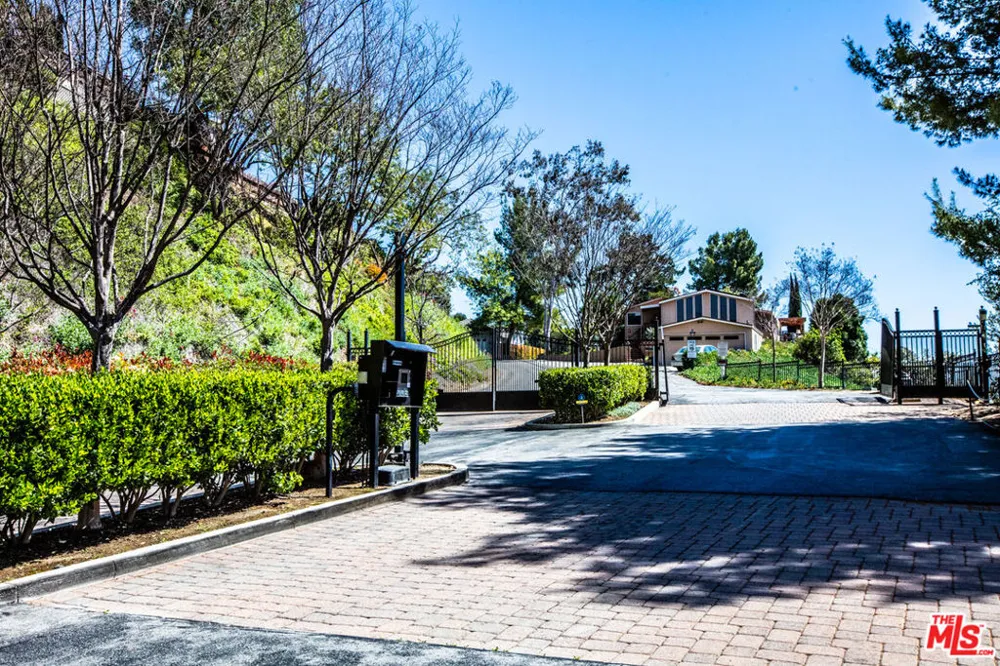 1165 Cherokee Topanga, CA 90290