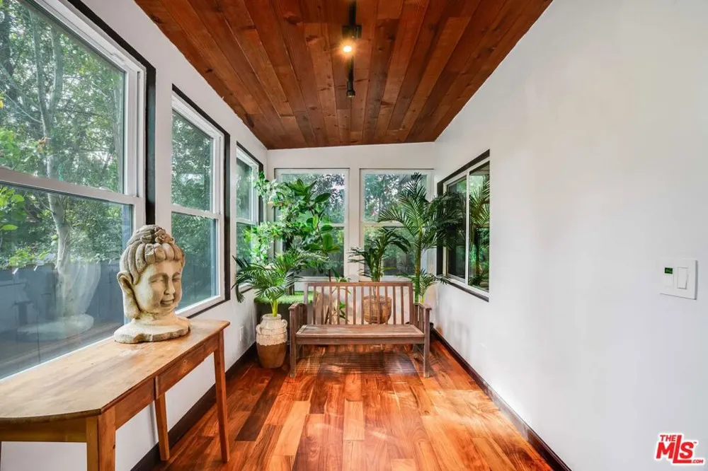 1165 Cherokee Topanga, CA 90290