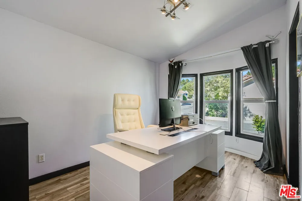 1165 Cherokee Topanga, CA 90290