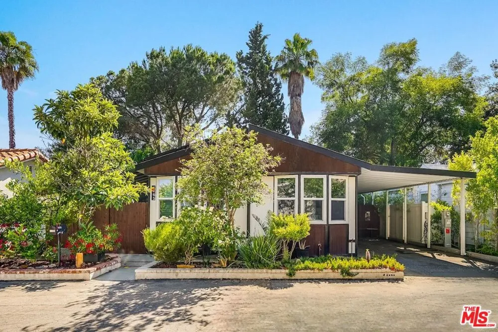 1165 Cherokee Topanga, CA 90290