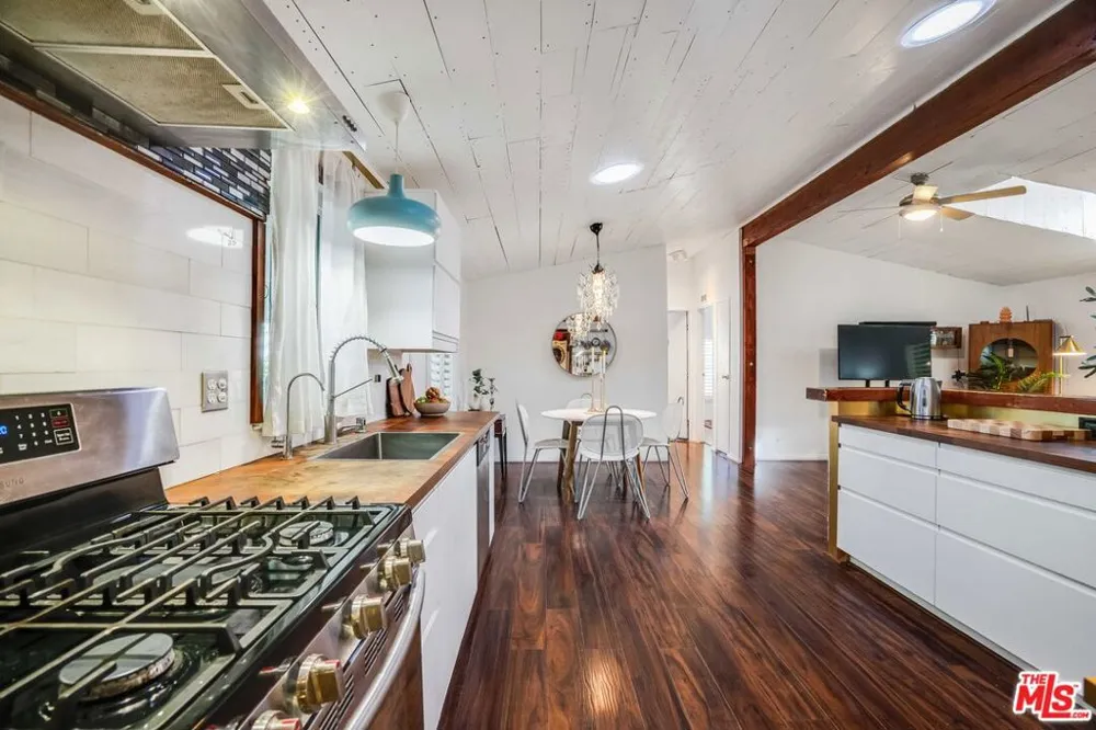 1165 Cherokee Topanga, CA 90290