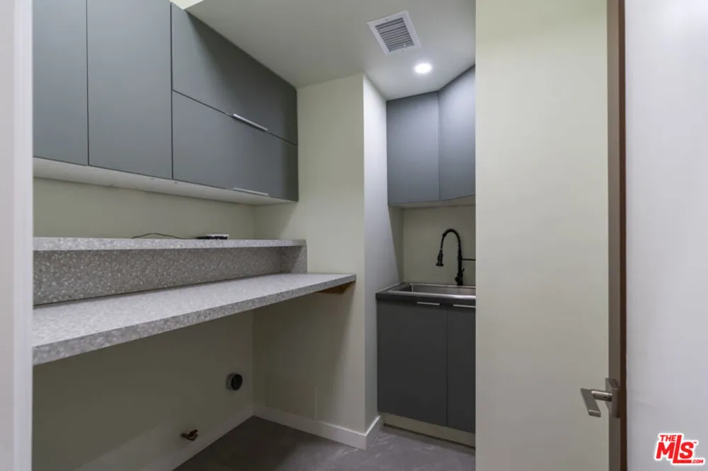 1810 Westmoreland Boulevard Los Angeles, CA 90006