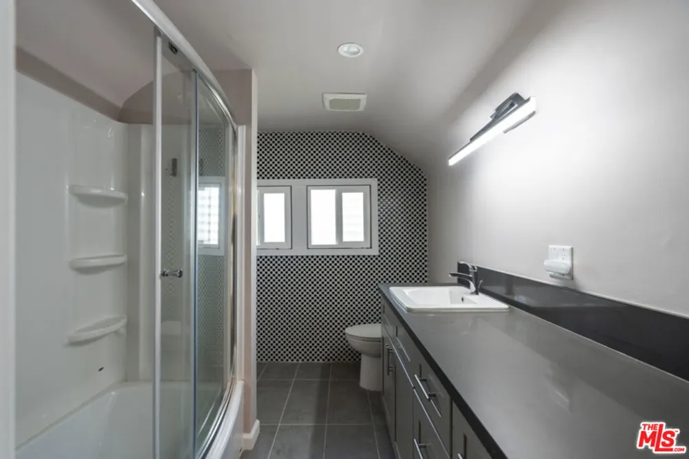 1810 Westmoreland Boulevard Los Angeles, CA 90006
