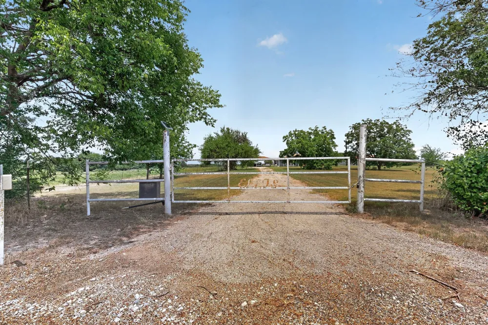 8487 County Road 308 Terrell, TX 75161