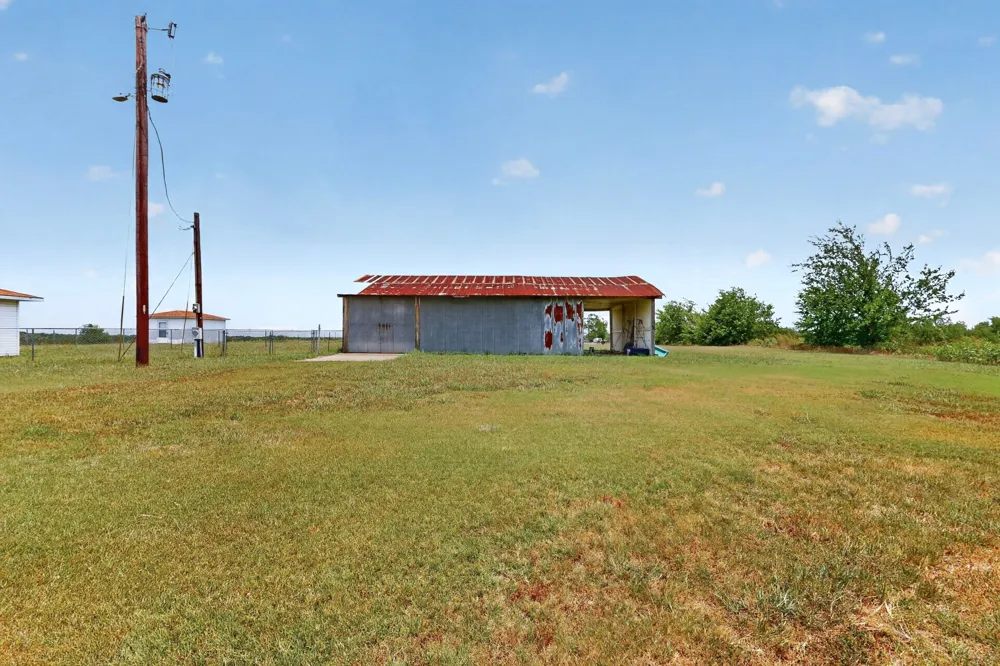8487 County Road 308 Terrell, TX 75161