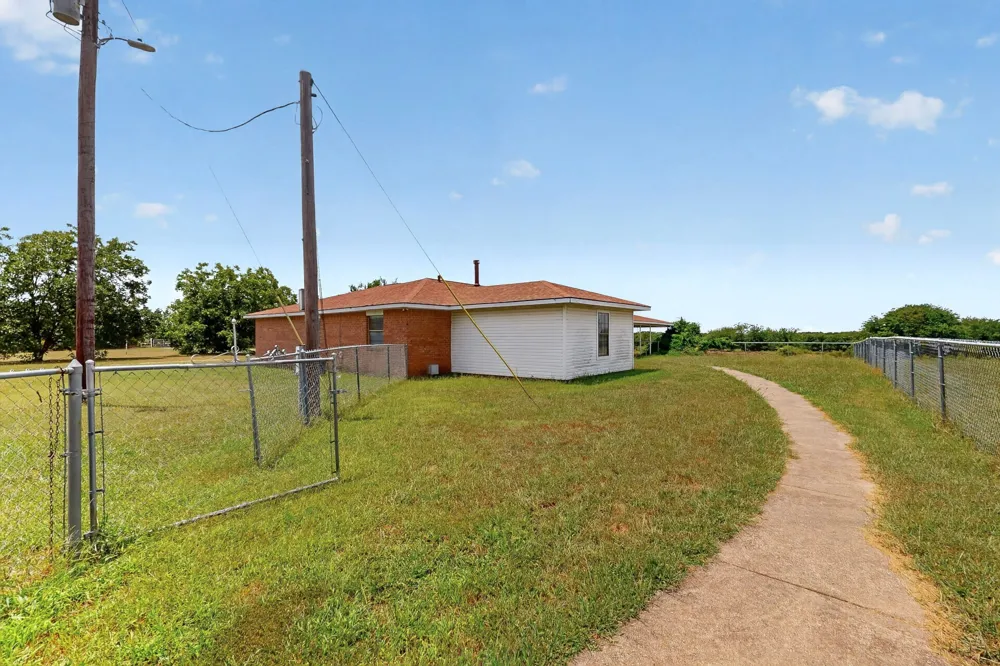 8487 County Road 308 Terrell, TX 75161
