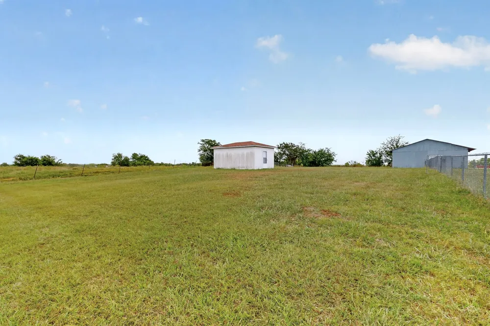 8487 County Road 308 Terrell, TX 75161