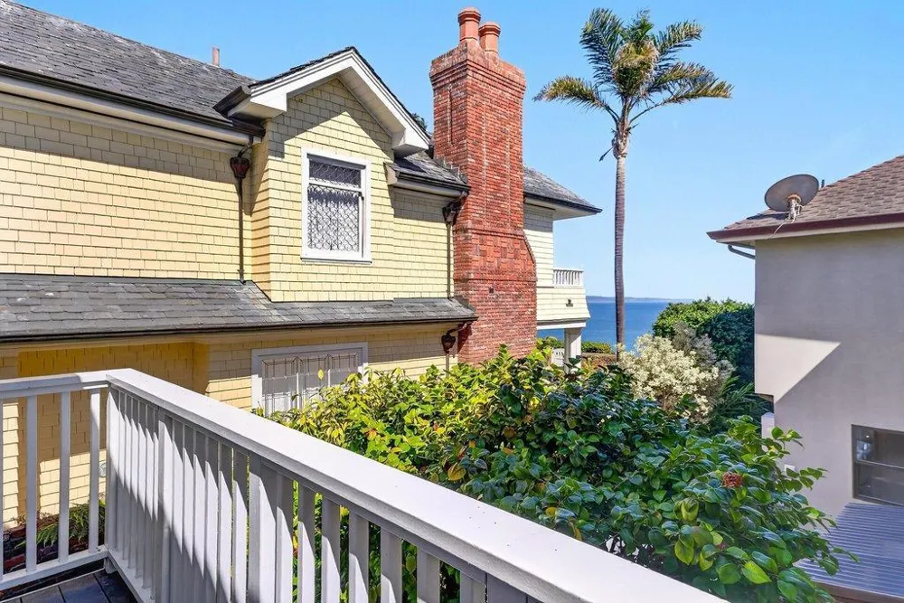 100 Oakland Capitola, CA 95010