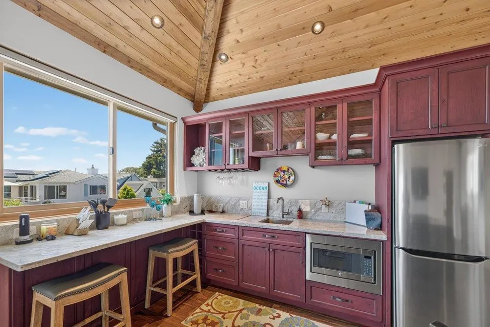 100 Oakland Capitola, CA 95010