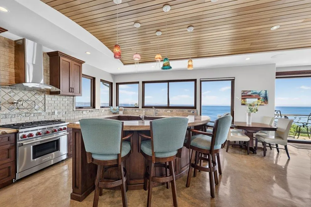 100 Oakland Capitola, CA 95010