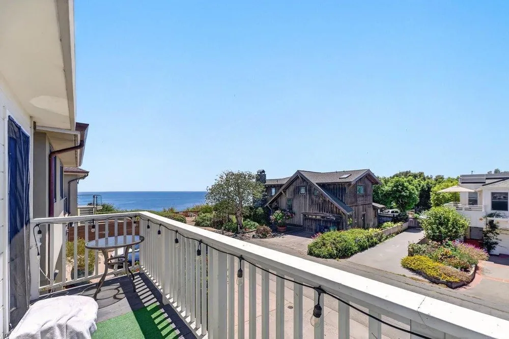100 Oakland Capitola, CA 95010