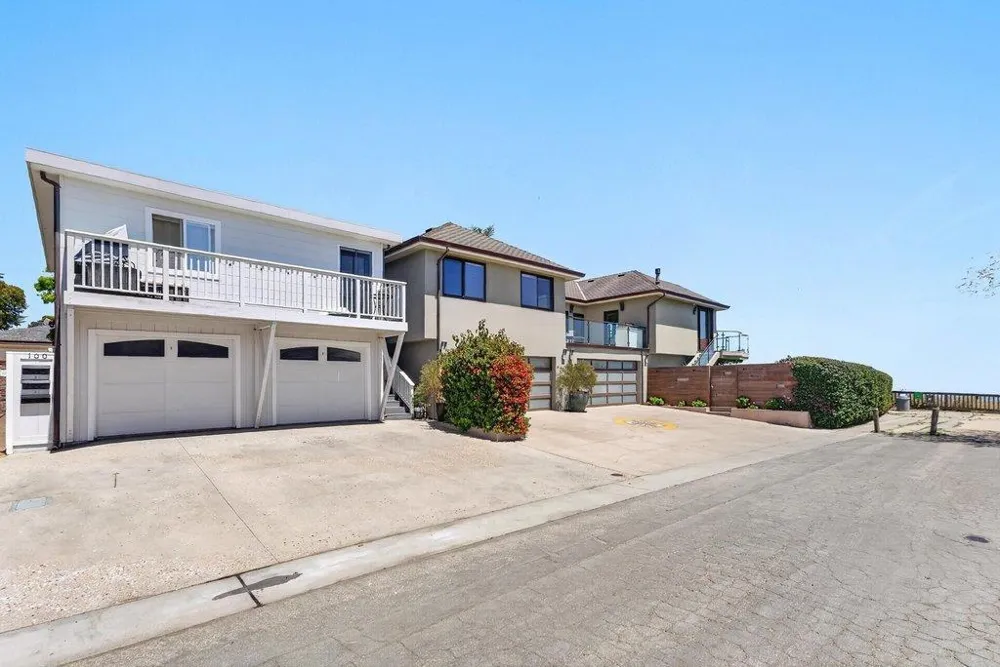 100 Oakland Capitola, CA 95010