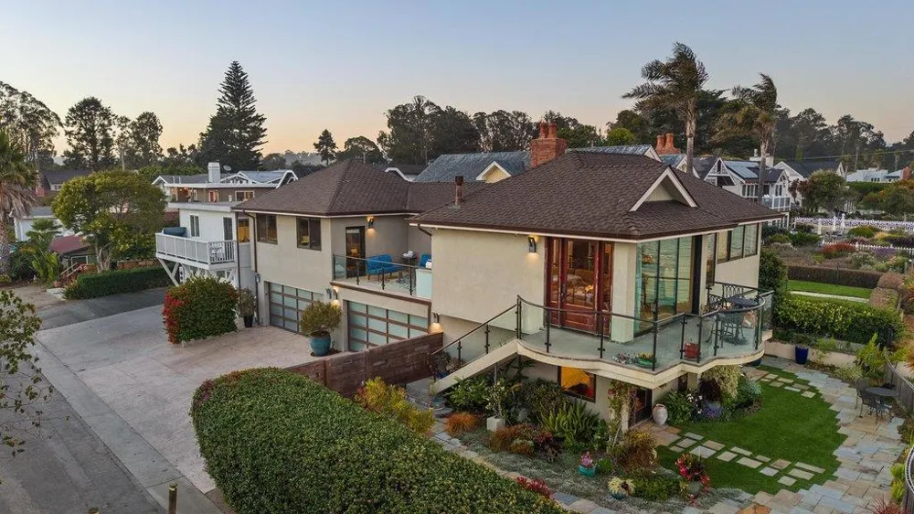 100 Oakland Capitola, CA 95010