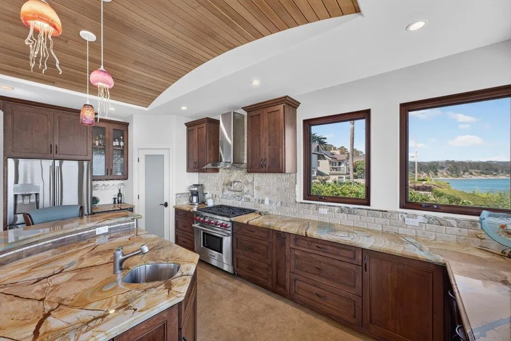 100 Oakland Capitola, CA 95010