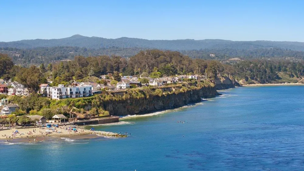 100 Oakland Capitola, CA 95010