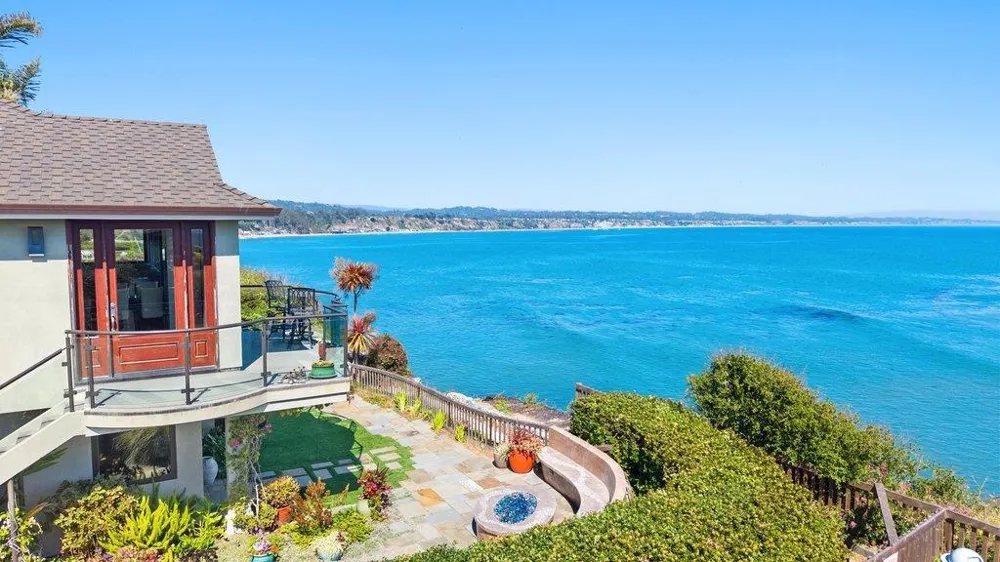 100 Oakland Capitola, CA 95010