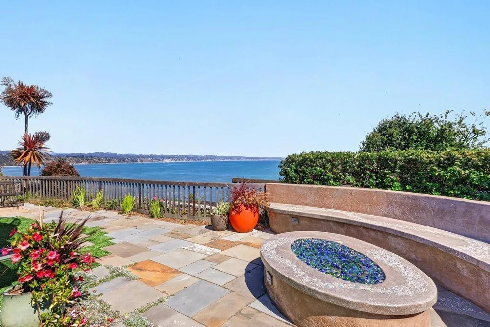 100 Oakland Capitola, CA 95010