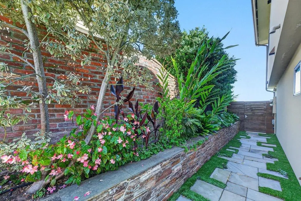 100 Oakland Capitola, CA 95010