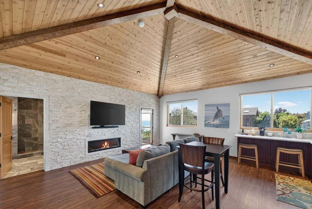 100 Oakland Capitola, CA 95010