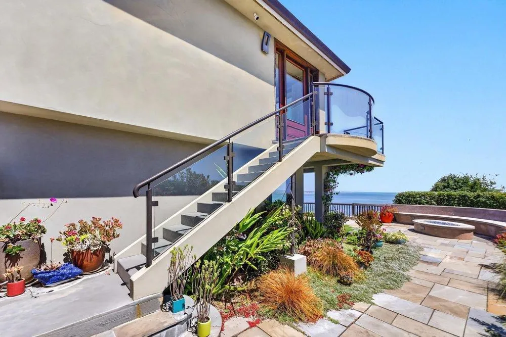 100 Oakland Capitola, CA 95010