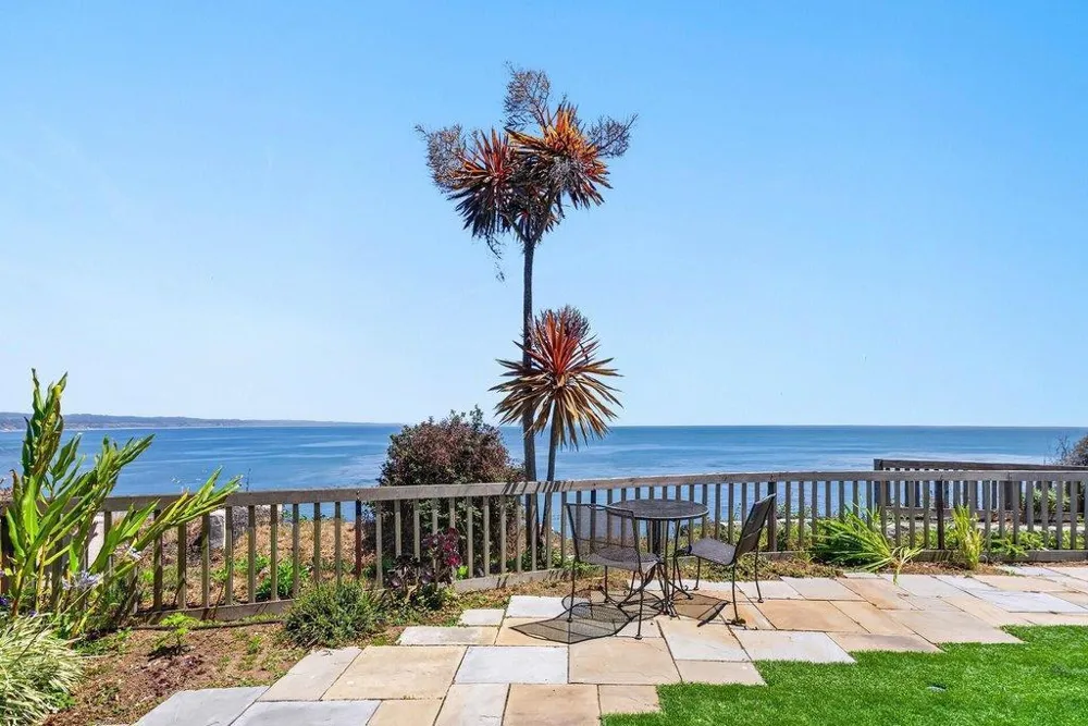 100 Oakland Capitola, CA 95010