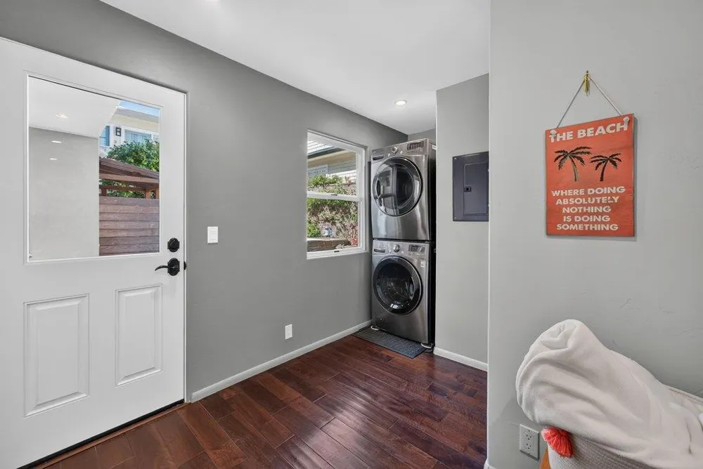 100 Oakland Capitola, CA 95010