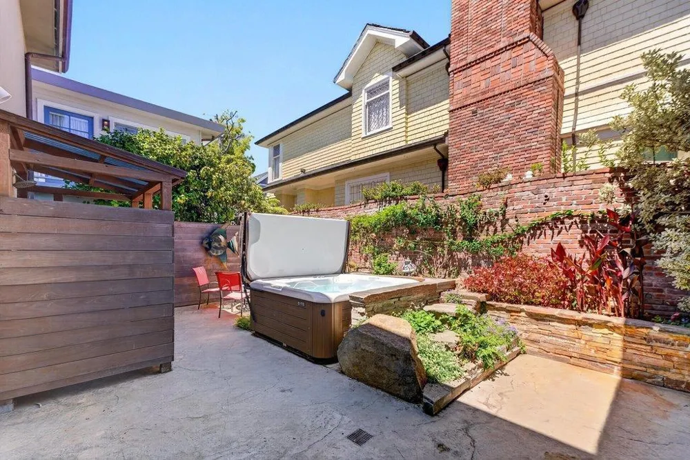 100 Oakland Capitola, CA 95010