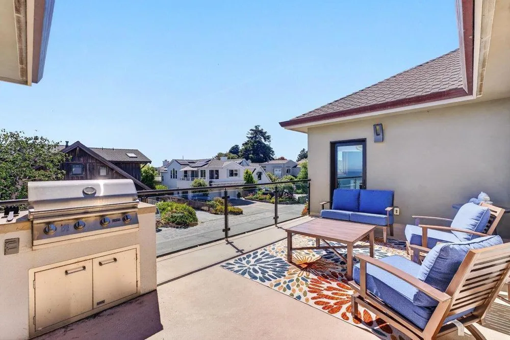 100 Oakland Capitola, CA 95010
