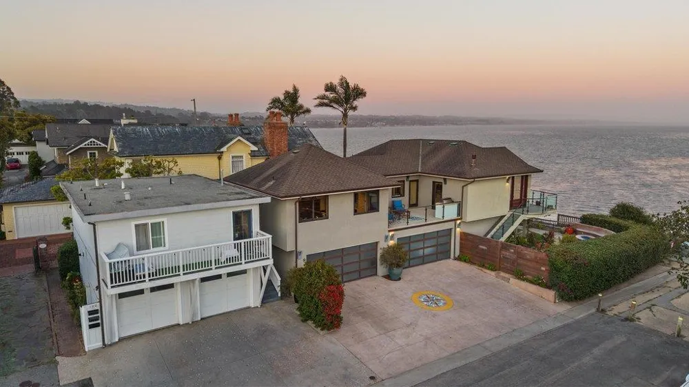 100 Oakland Capitola, CA 95010