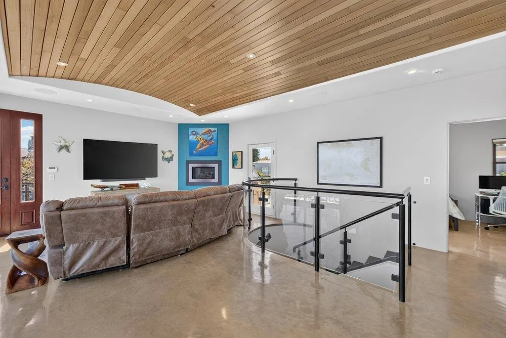 100 Oakland Capitola, CA 95010