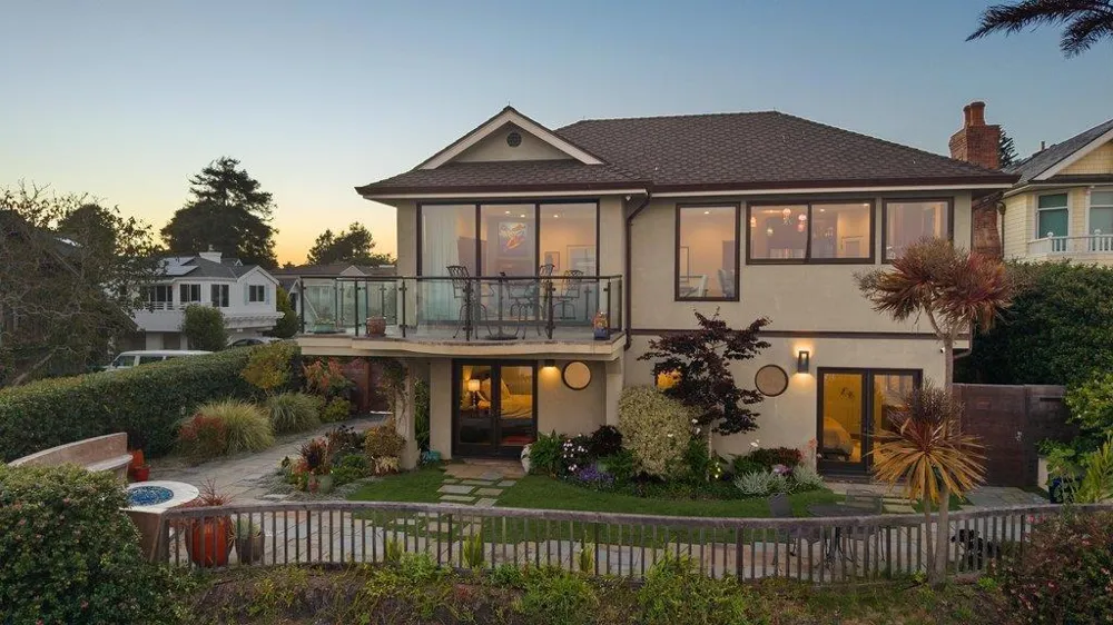 100 Oakland Capitola, CA 95010