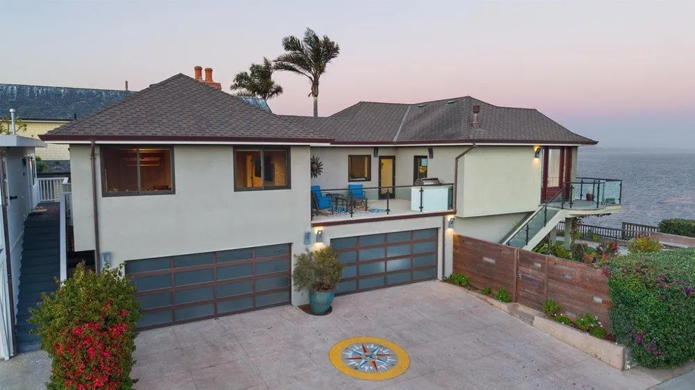 100 Oakland Capitola, CA 95010