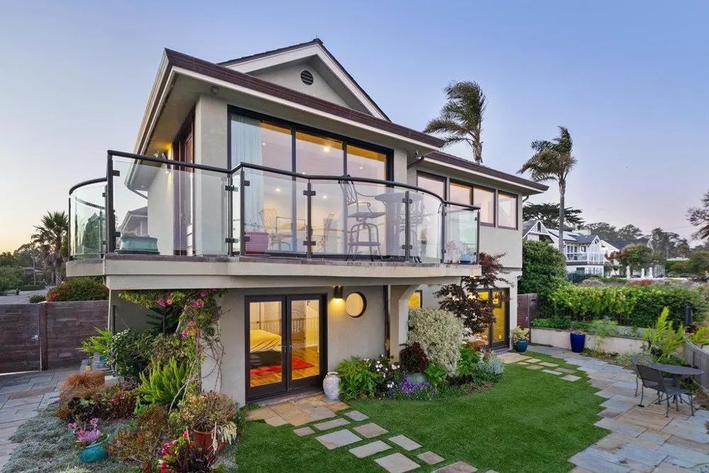 100 Oakland Capitola, CA 95010