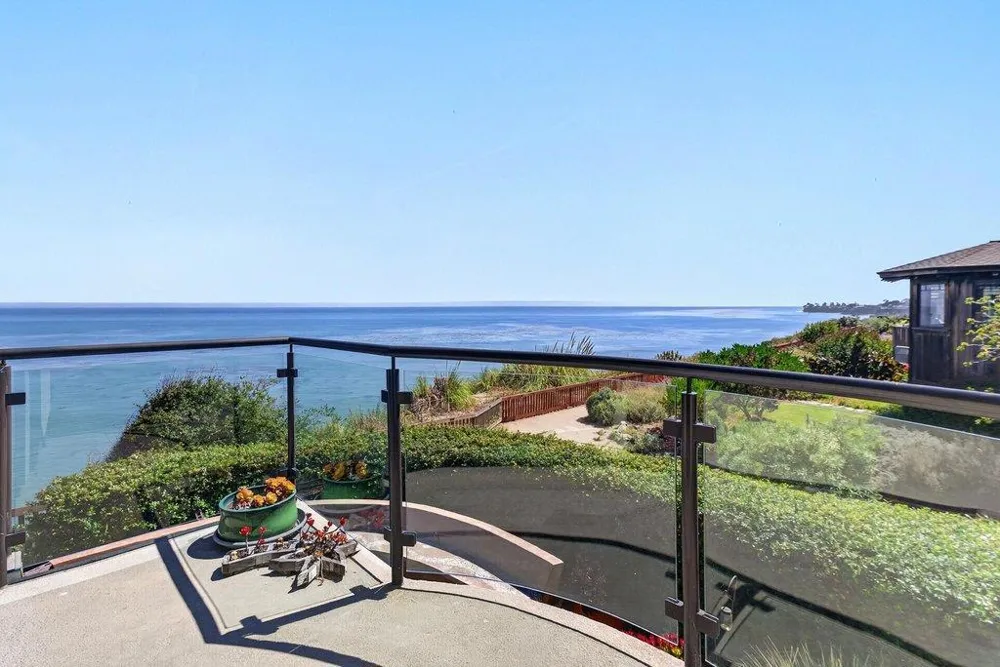 100 Oakland Capitola, CA 95010