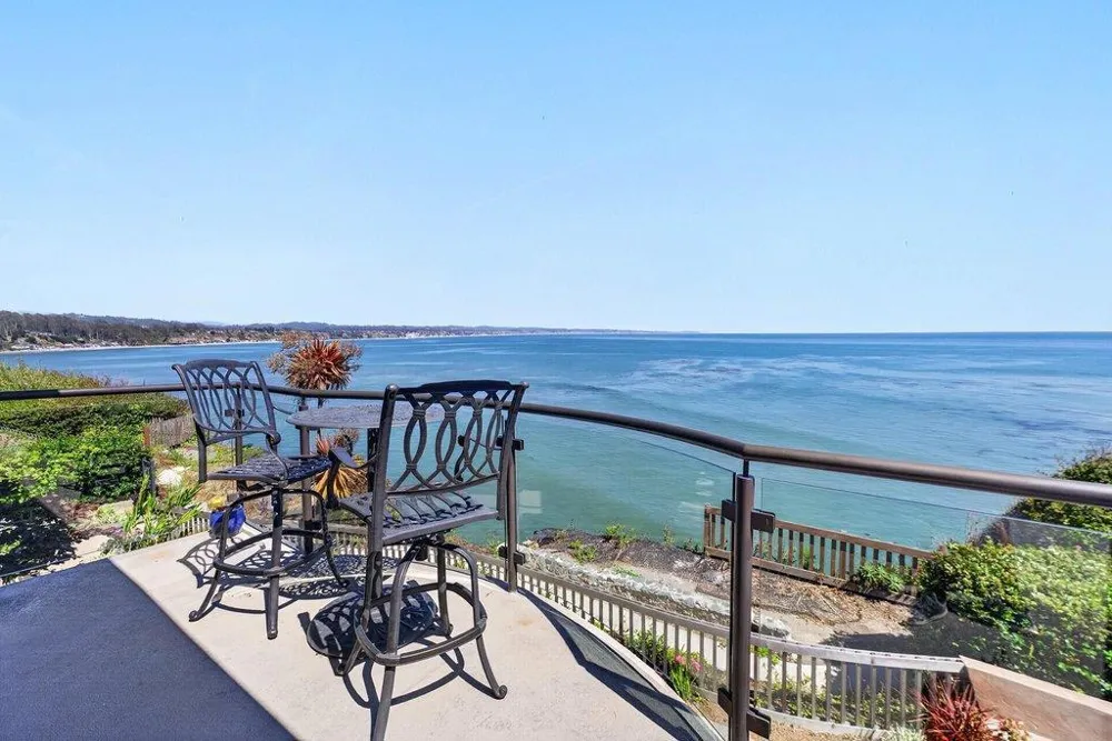 100 Oakland Capitola, CA 95010