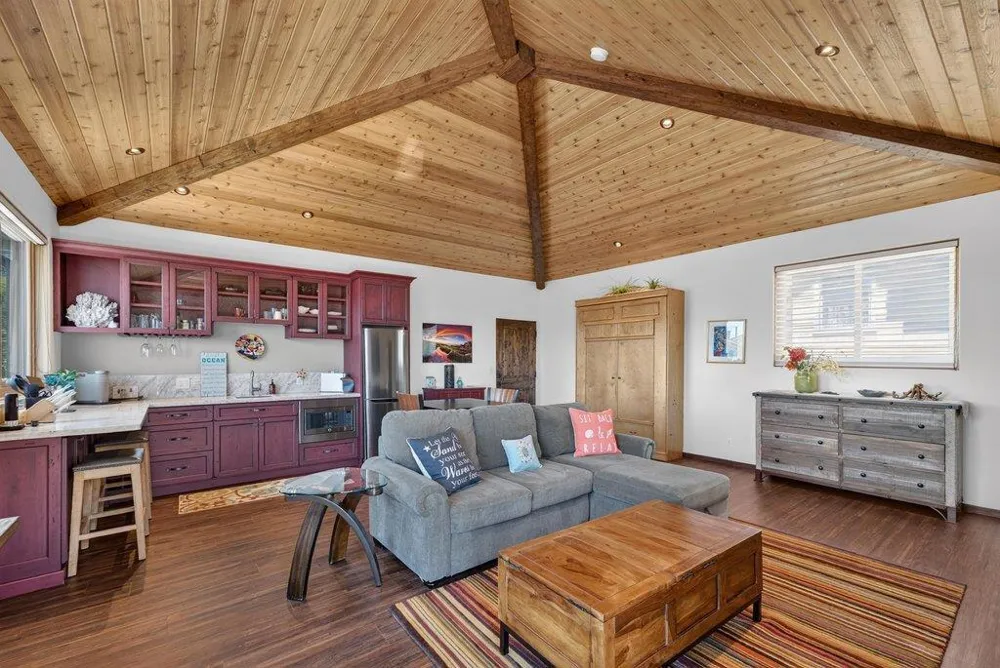 100 Oakland Capitola, CA 95010