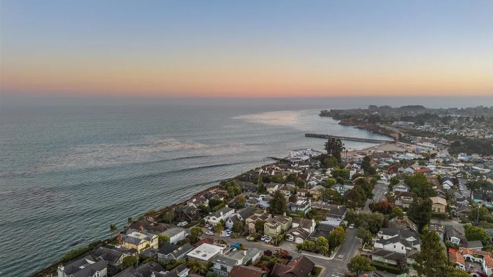 100 Oakland Capitola, CA 95010