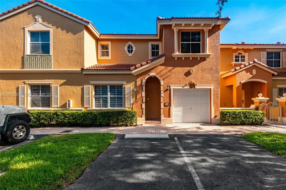 8423 S NW 138th Terrace #2802 Miami Lakes, FL 33016