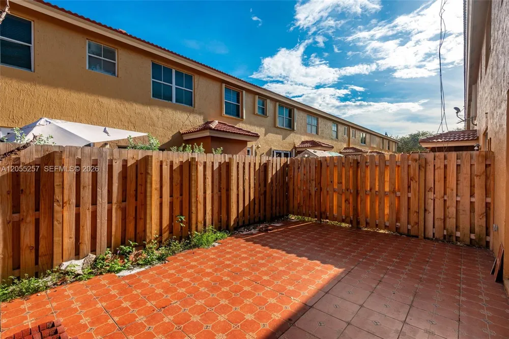 8423 S NW 138th Terrace #2802 Miami Lakes, FL 33016